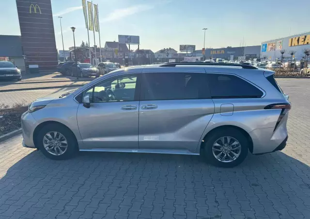 TOYOTA Sienna 