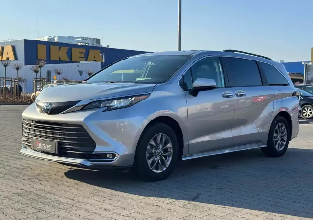 TOYOTA Sienna 