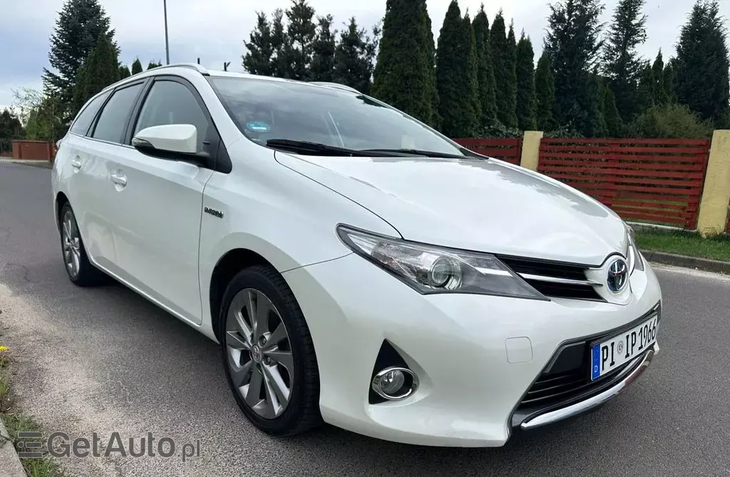 TOYOTA Auris 