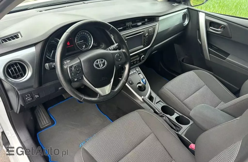 TOYOTA Auris 