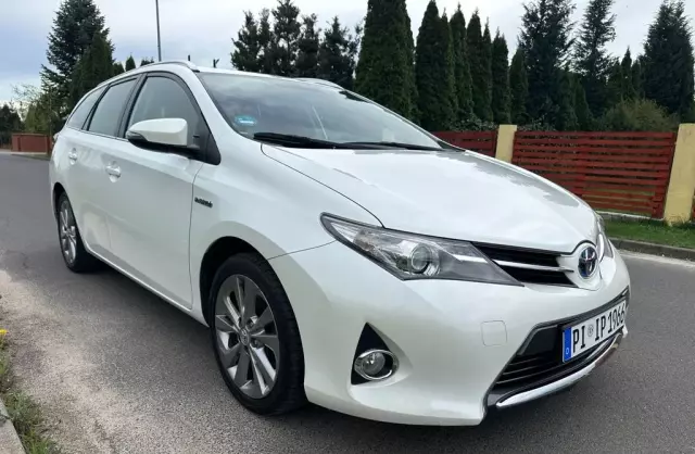TOYOTA Auris 