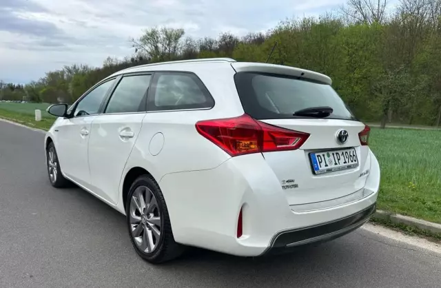 TOYOTA Auris 