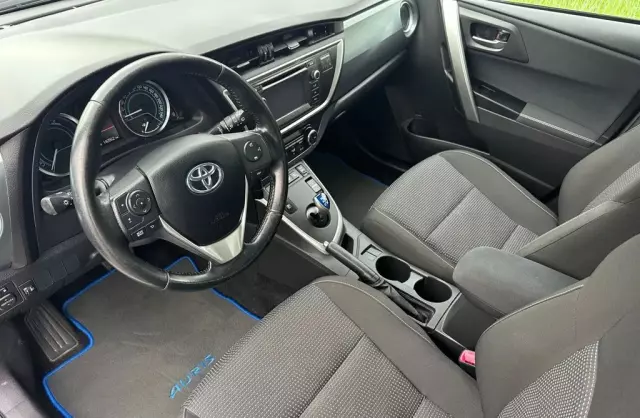 TOYOTA Auris 