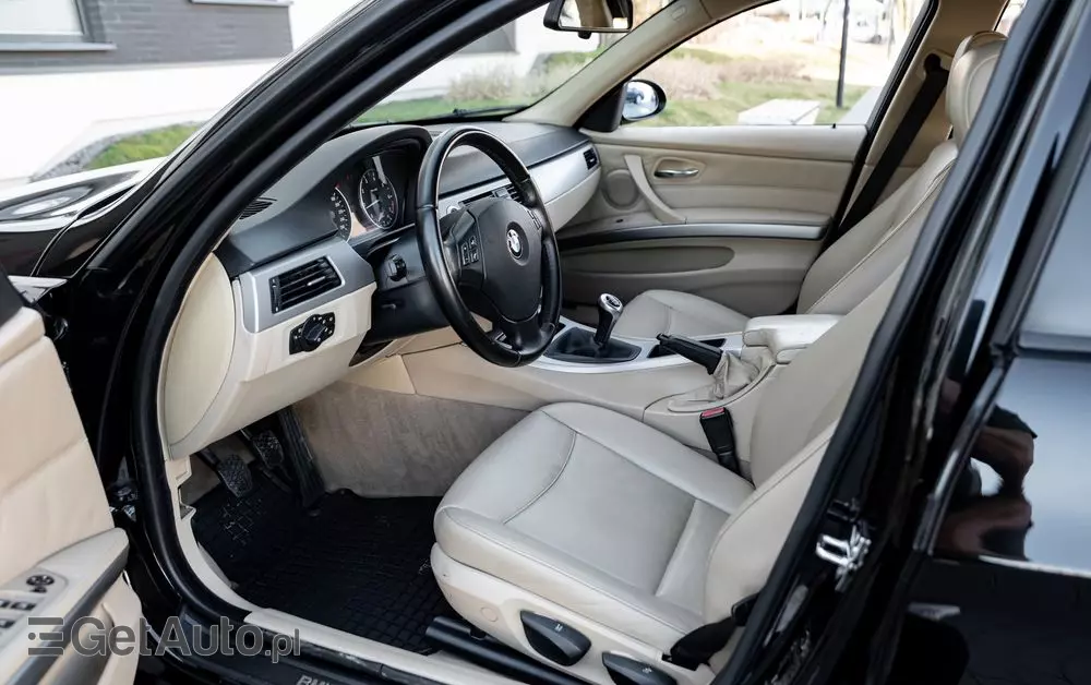 BMW Seria 3 320i Touring