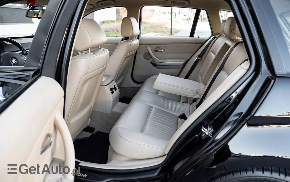 BMW Seria 3 320i Touring