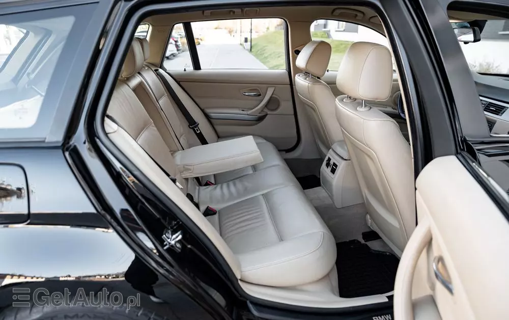BMW Seria 3 320i Touring