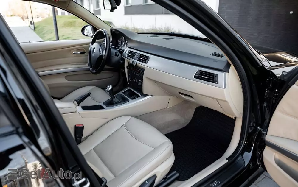 BMW Seria 3 320i Touring