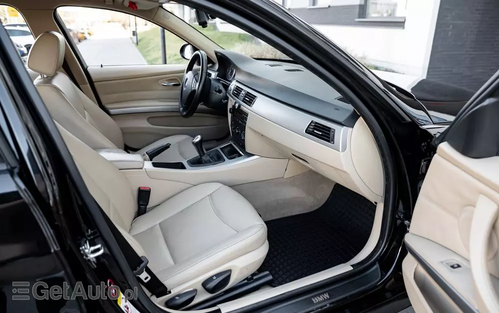 BMW Seria 3 320i Touring