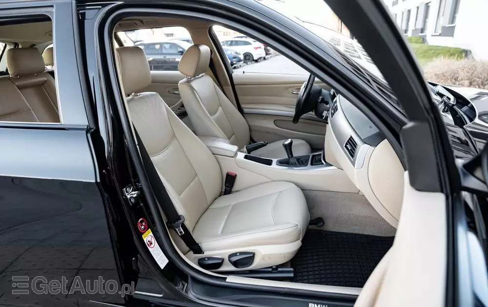 BMW Seria 3 320i Touring