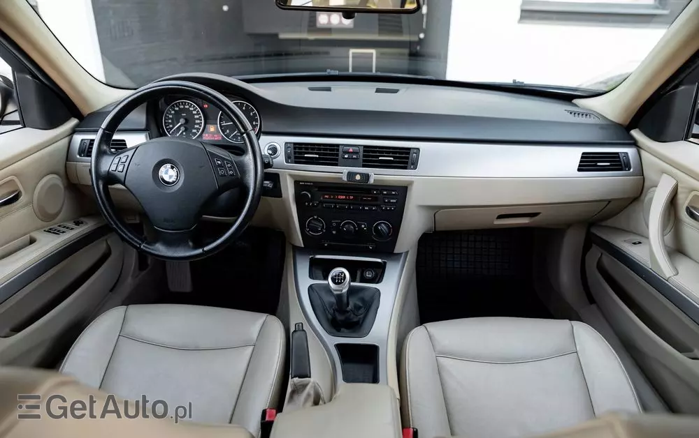 BMW Seria 3 320i Touring