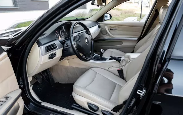 BMW Seria 3 320i Touring