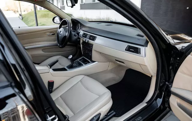 BMW Seria 3 320i Touring