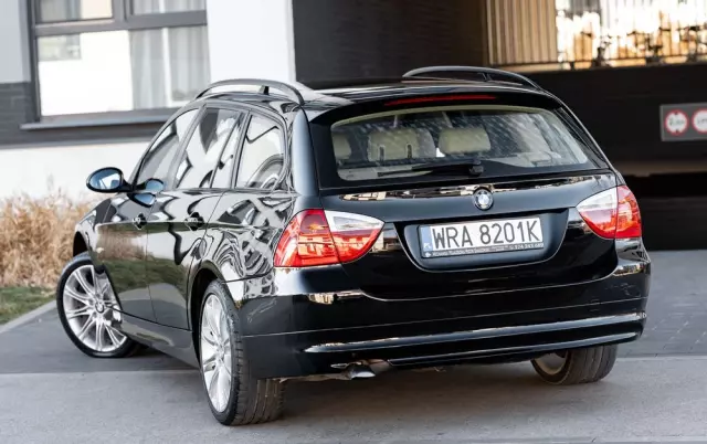BMW Seria 3 320i Touring