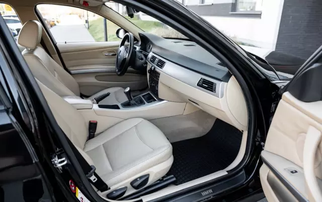 BMW Seria 3 320i Touring