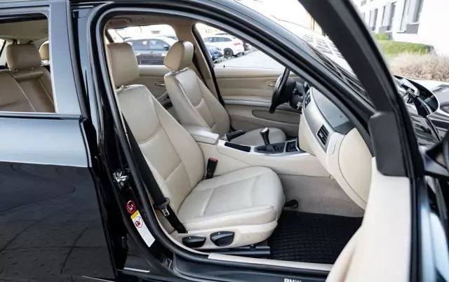 BMW Seria 3 320i Touring