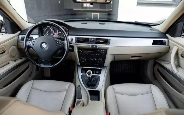 BMW Seria 3 320i Touring