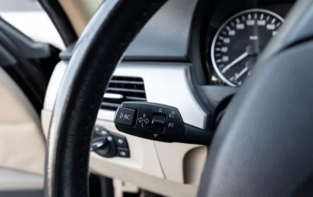 BMW Seria 3 320i Touring