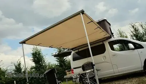 NISSAN NV200 