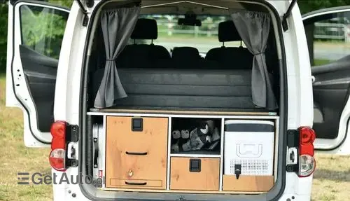 NISSAN NV200 