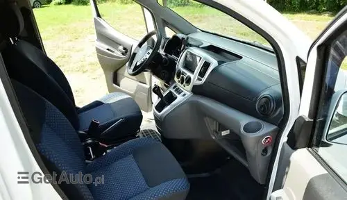 NISSAN NV200 