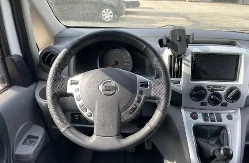 NISSAN NV200 