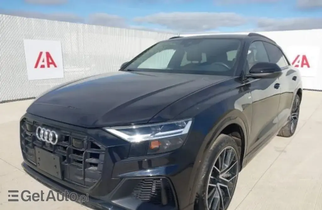 AUDI Q8 