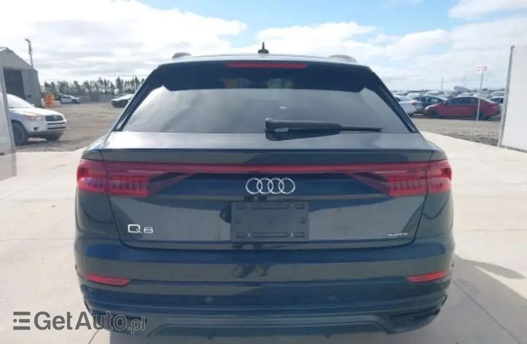 AUDI Q8 