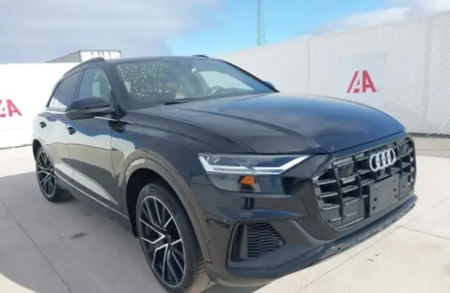 AUDI Q8 