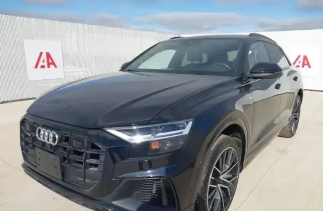AUDI Q8 