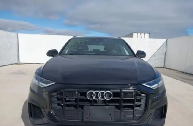 AUDI Q8 