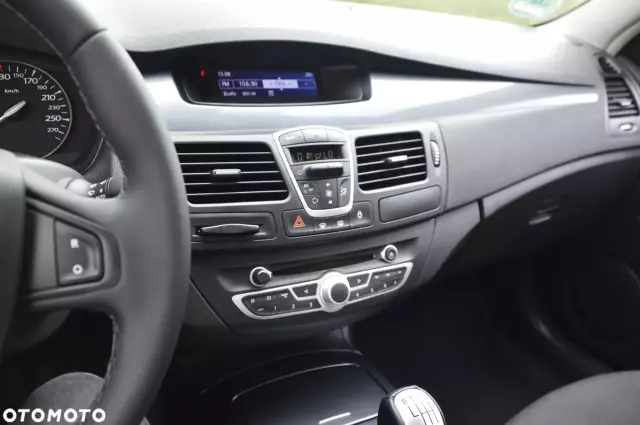 RENAULT Laguna Authentique 110