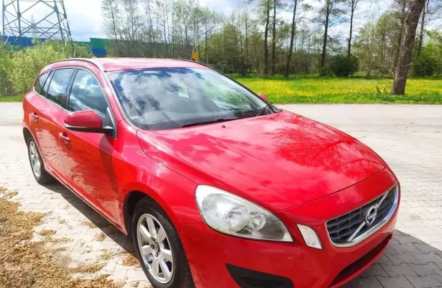 VOLVO V60 