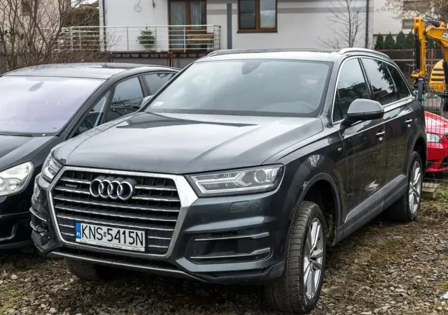AUDI Q7 