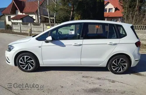 VOLKSWAGEN Golf Sportsvan 