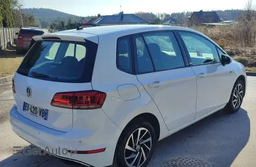 VOLKSWAGEN Golf Sportsvan 