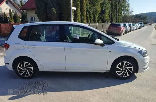 VOLKSWAGEN Golf Sportsvan 