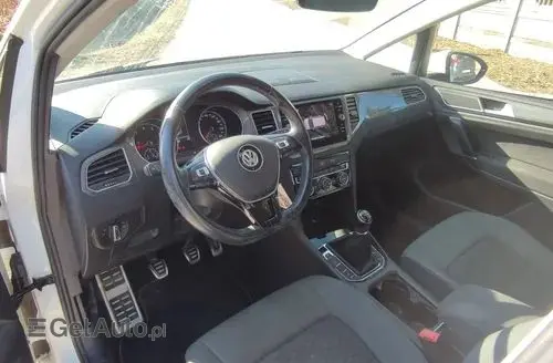 VOLKSWAGEN Golf Sportsvan 