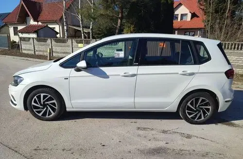 VOLKSWAGEN Golf Sportsvan 