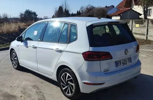 VOLKSWAGEN Golf Sportsvan 