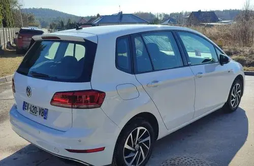 VOLKSWAGEN Golf Sportsvan 
