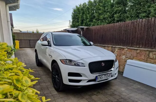 JAGUAR F-Pace 
