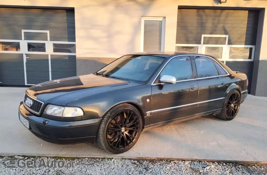 AUDI A8 