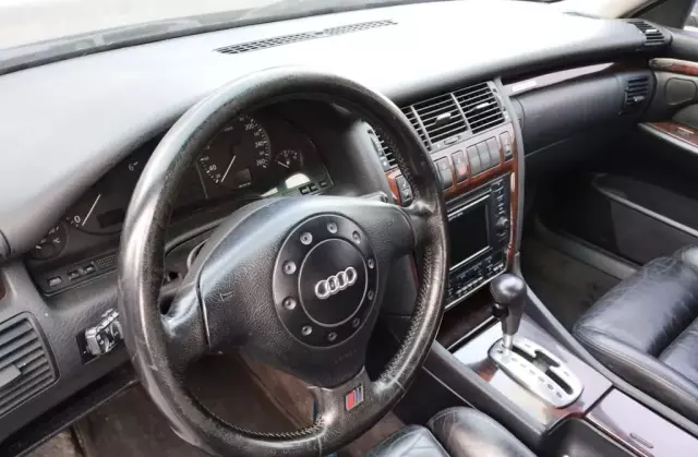 AUDI A8 