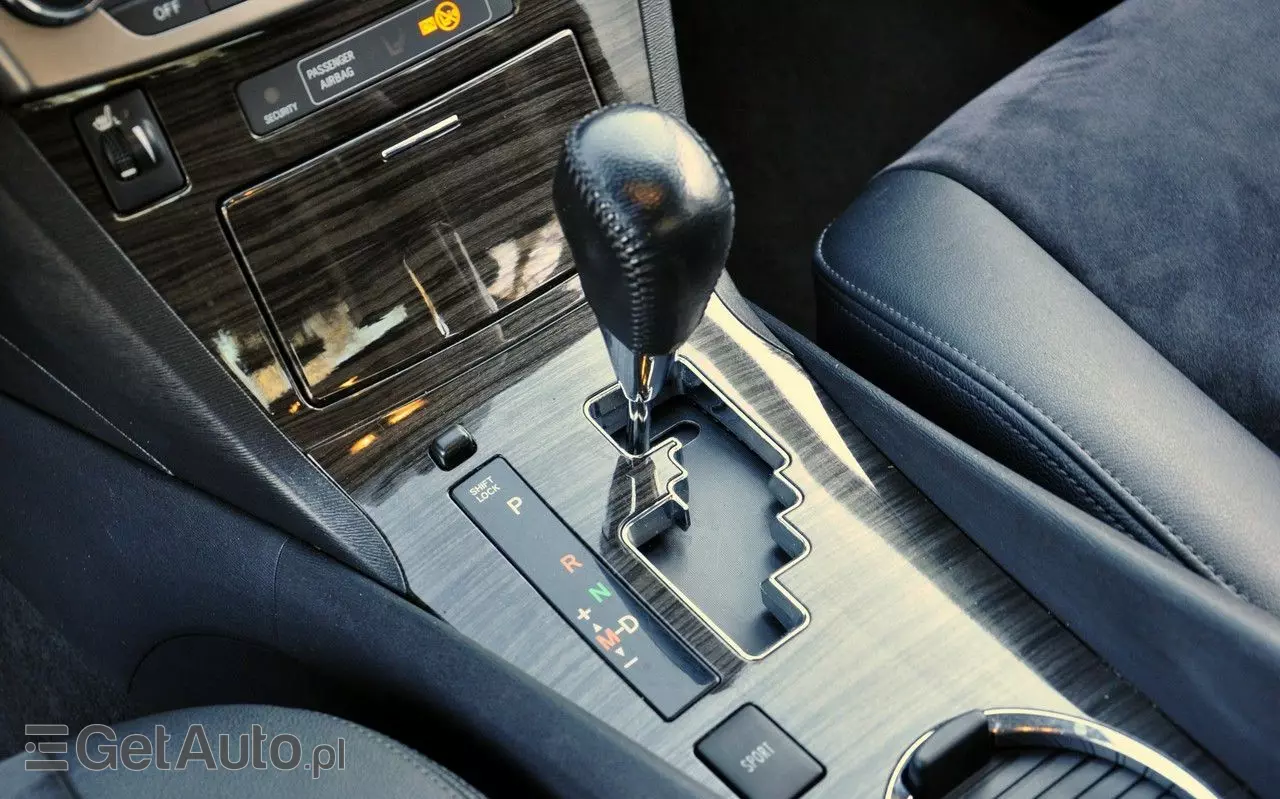 TOYOTA Avensis 2.0 Multidrive S Executive