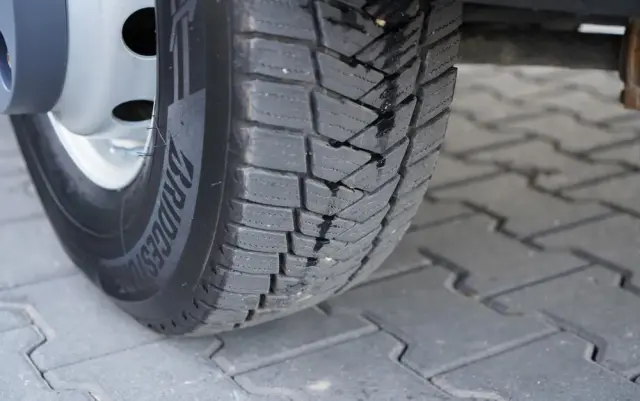 IVECO DAILY 70-180 / WYWROTKA TYLNOZSYPOWA 2,8 M / DMC: 7,0 T / BLIŹNIAK / BLOKADA MOSTU 