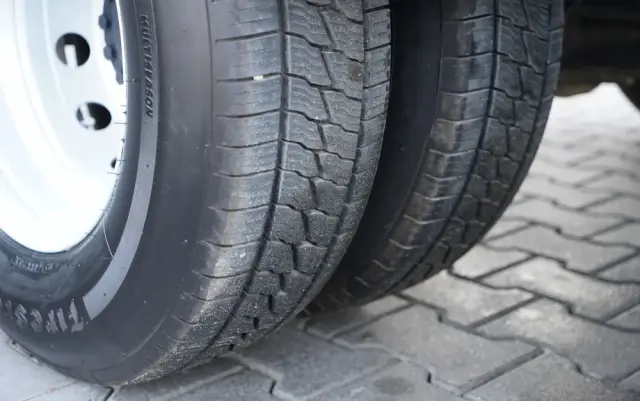 IVECO DAILY 70-180 / WYWROTKA TYLNOZSYPOWA 2,8 M / DMC: 7,0 T / BLIŹNIAK / BLOKADA MOSTU 