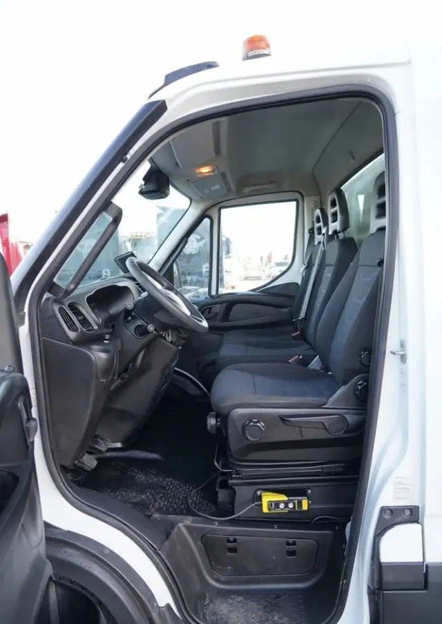 IVECO DAILY 70-180 / WYWROTKA TYLNOZSYPOWA 2,8 M / DMC: 7,0 T / BLIŹNIAK / BLOKADA MOSTU 