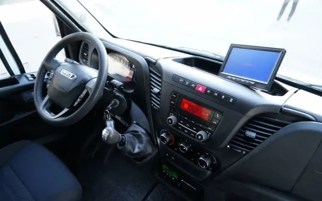 IVECO DAILY 70-180 / WYWROTKA TYLNOZSYPOWA 2,8 M / DMC: 7,0 T / BLIŹNIAK / BLOKADA MOSTU 