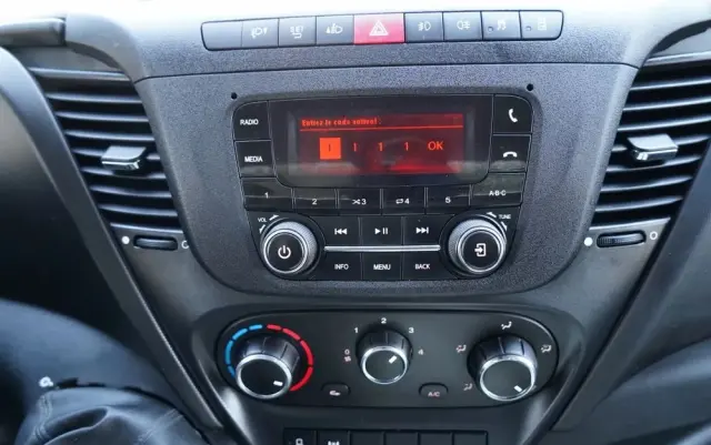 IVECO DAILY 70-180 / WYWROTKA TYLNOZSYPOWA 2,8 M / DMC: 7,0 T / BLIŹNIAK / BLOKADA MOSTU 