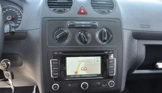 VOLKSWAGEN Caddy California 